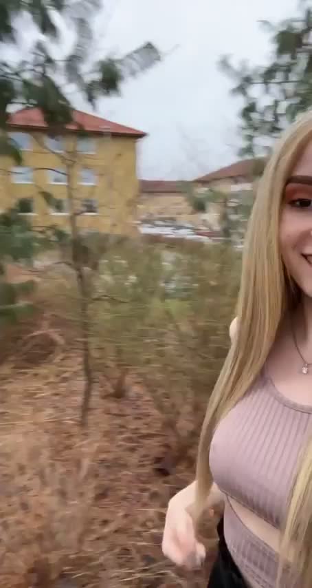 Took my tits out at a local park 😚💕 [gif] : video clip