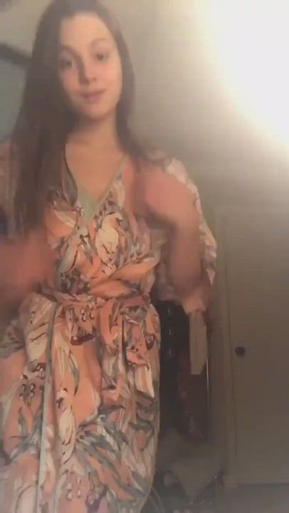 Amateur Natural Tits Brunette Babe : video clip