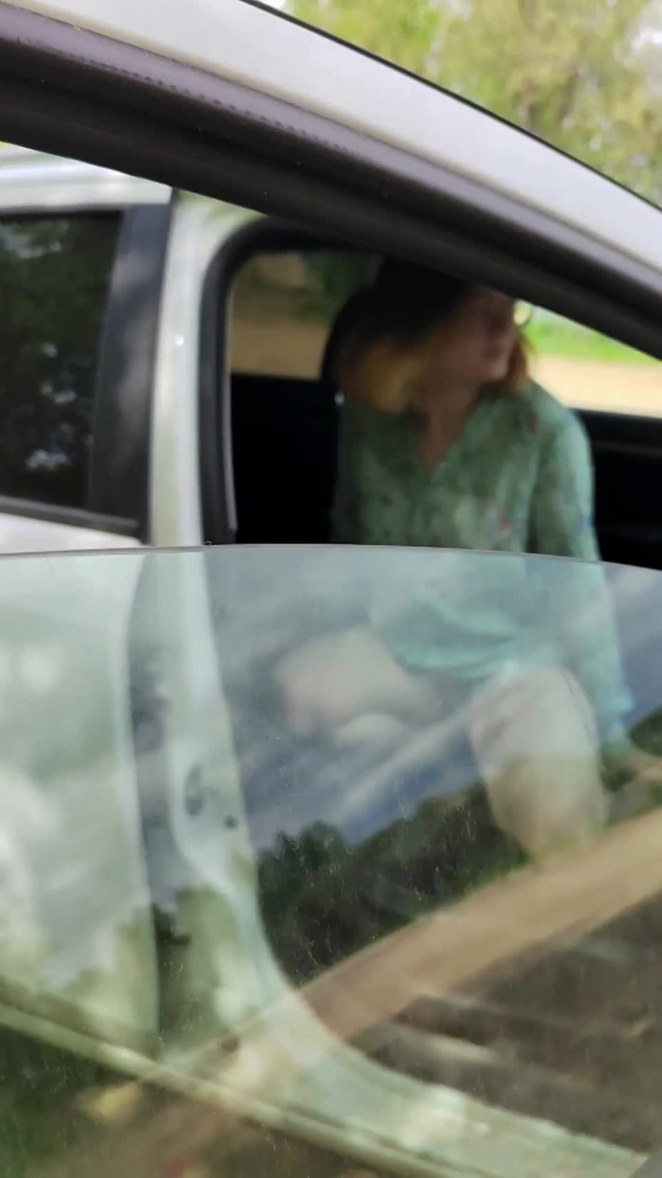 My wet pussy in the car :3 : video clip