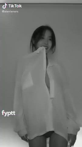 Korean dancing in a white shirt : video clip