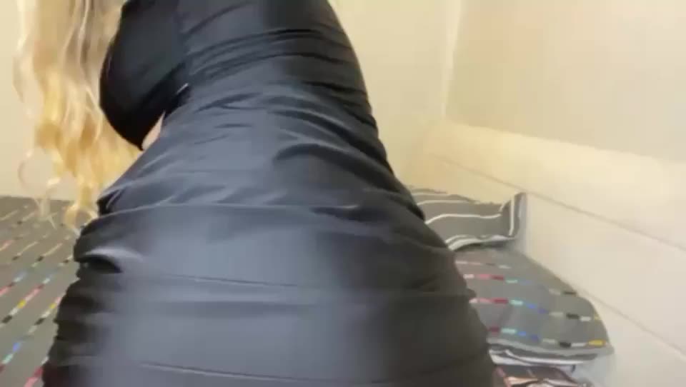 Short dress, no panties, easy access for Daddy : video clip