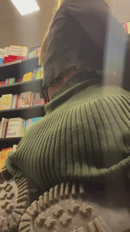 you can play with my pussy while I look for this book 🤓 [GIF] : video clip