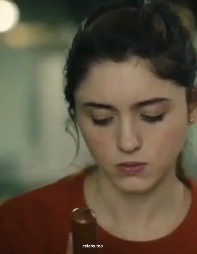 Natalia Dyer riding that broom handle : video clip