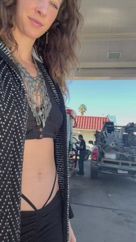 Flashing while I fill up [gif] : video clip