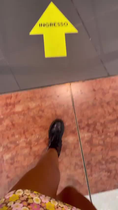 My naughty afternoon at the mall... [GIF] : video clip