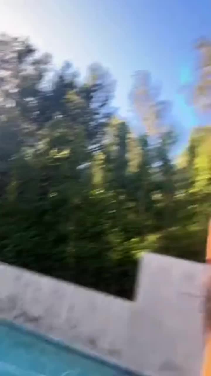 I just love walking with my tits out : video clip