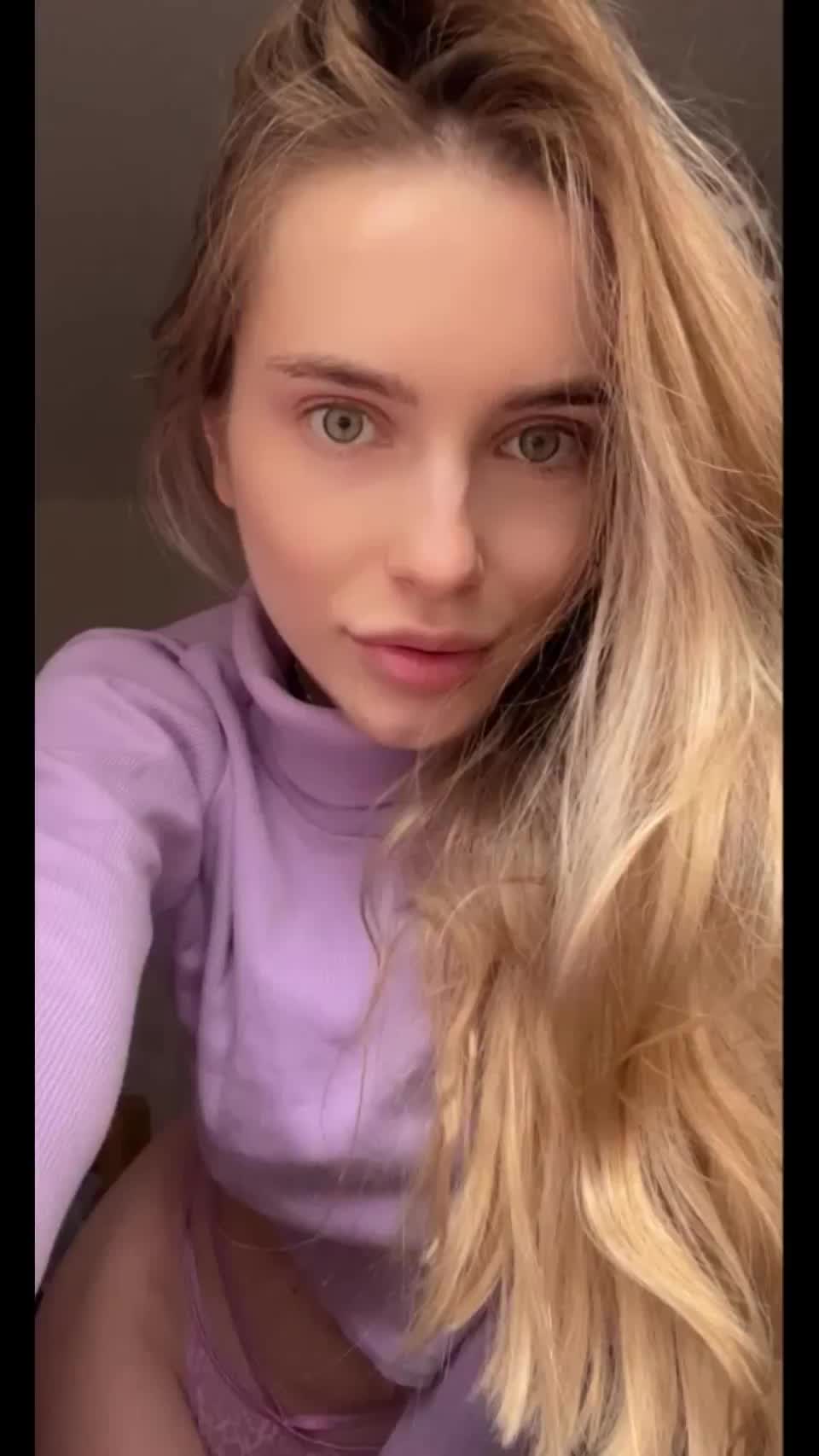 Cute teeny prepeared her juicy boobies for your loads😋 : video clip