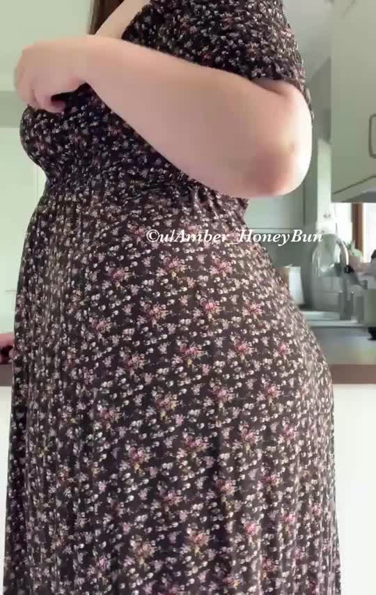 You’ll need some big hands to handle this booty : video clip