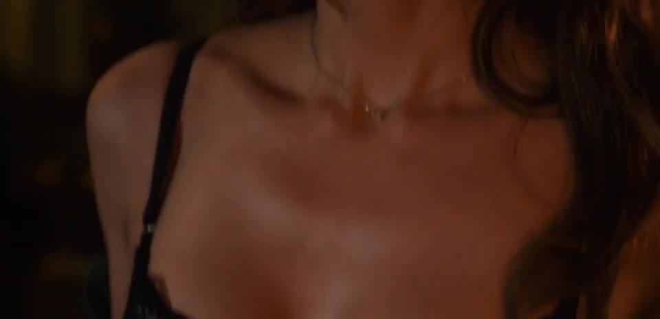 Jennifer Lopez [The Boy Next Door] : video clip