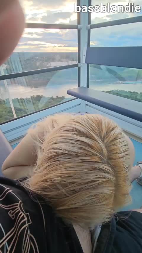 Deepthroat in a ferris wheel : video clip