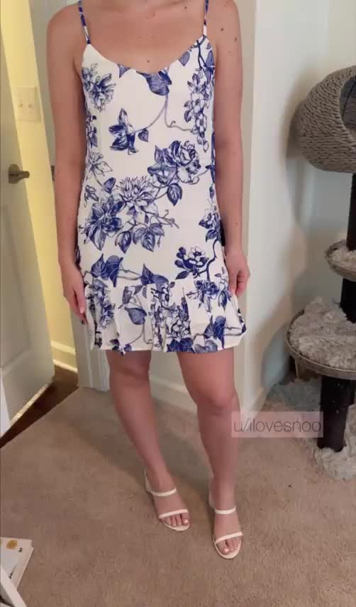 I love wearing nothing underneath my dresses to school, I get so wet in class : video clip