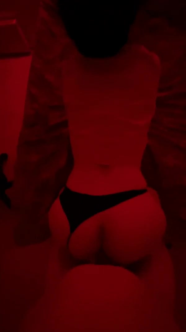 Her ass is made to be fucked from behind : video clip