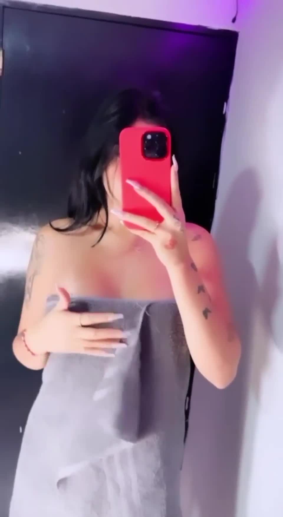 Big tits on slim frame (f) : video clip