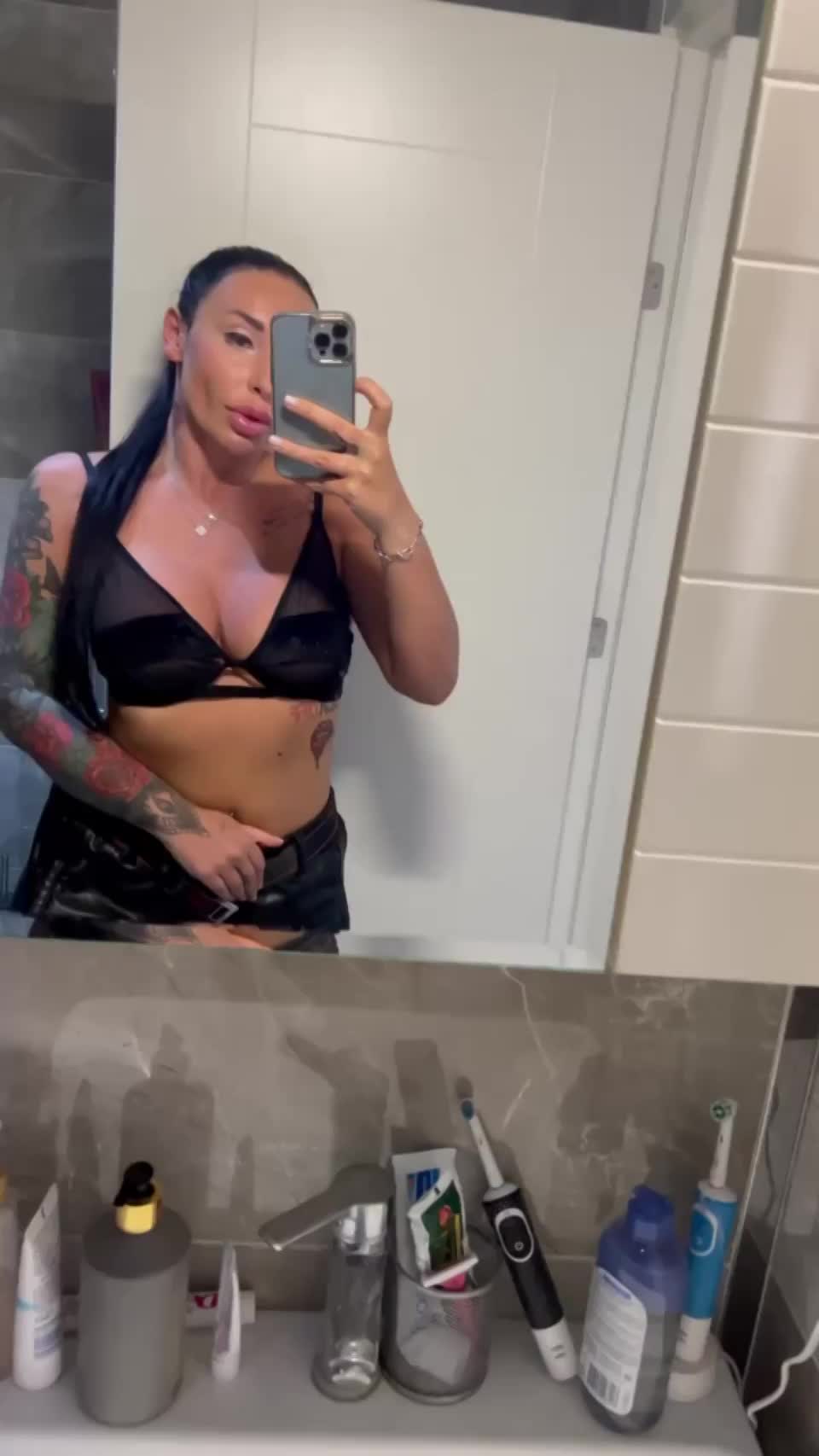 Would you cum on my tits? 30yo : video clip