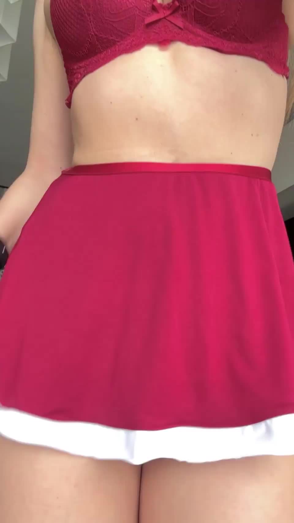 I think my pussy deserve to be shared with the world : video clip