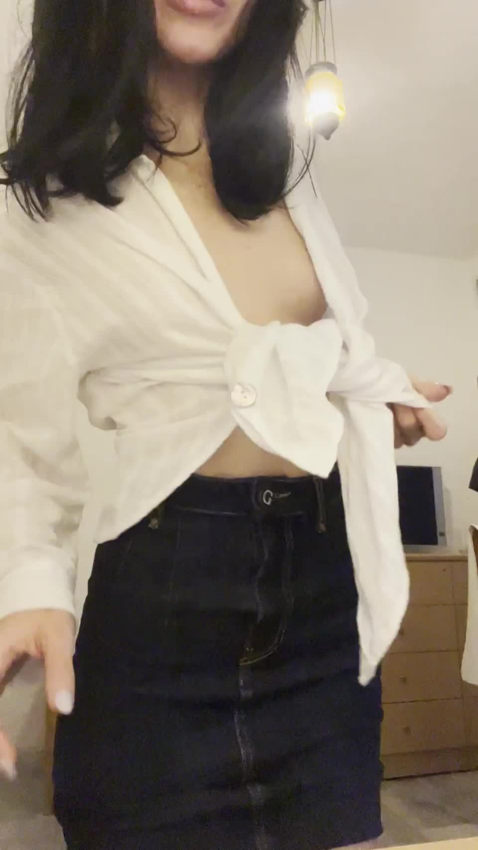 my petite body needs your sweet kisses : video clip