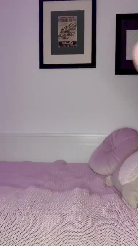 School is over so come and fill me up on the bed : video clip