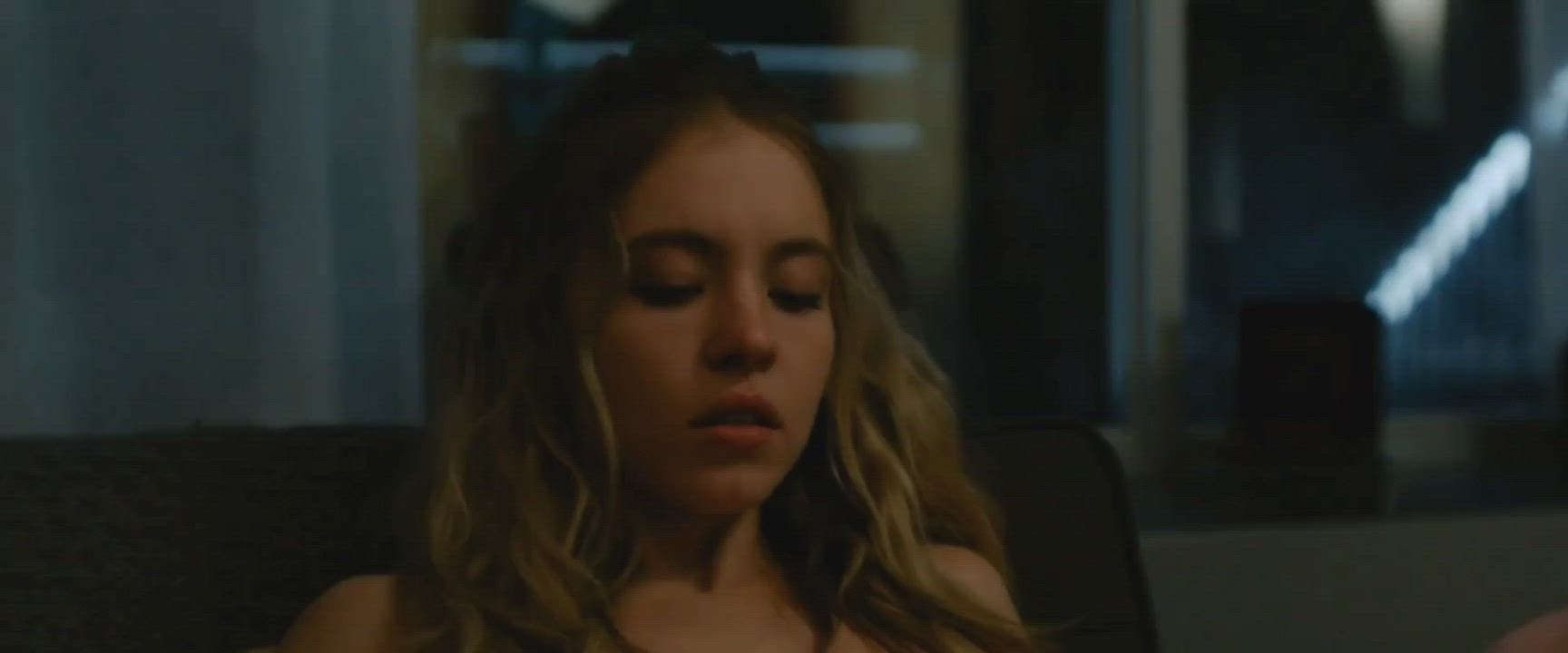 Sydney sweeney getting groped and pussy licked : video clip