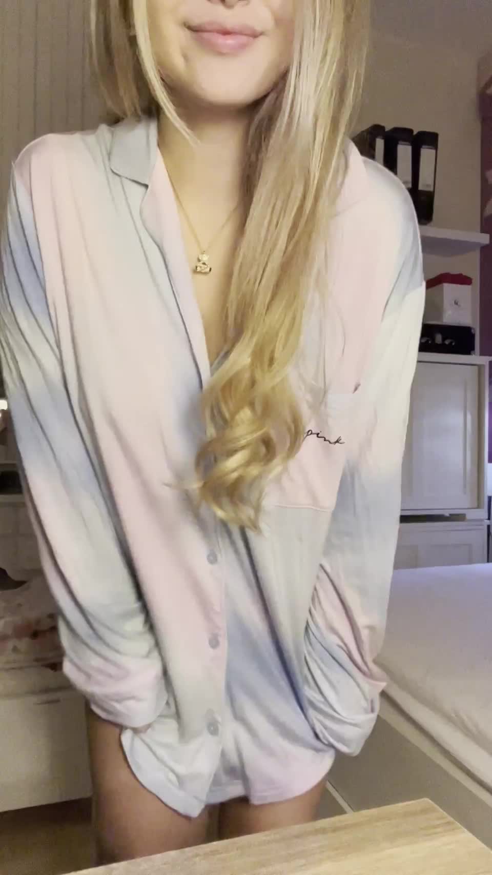 slap my barely legal ass or let me jump on your d : video clip