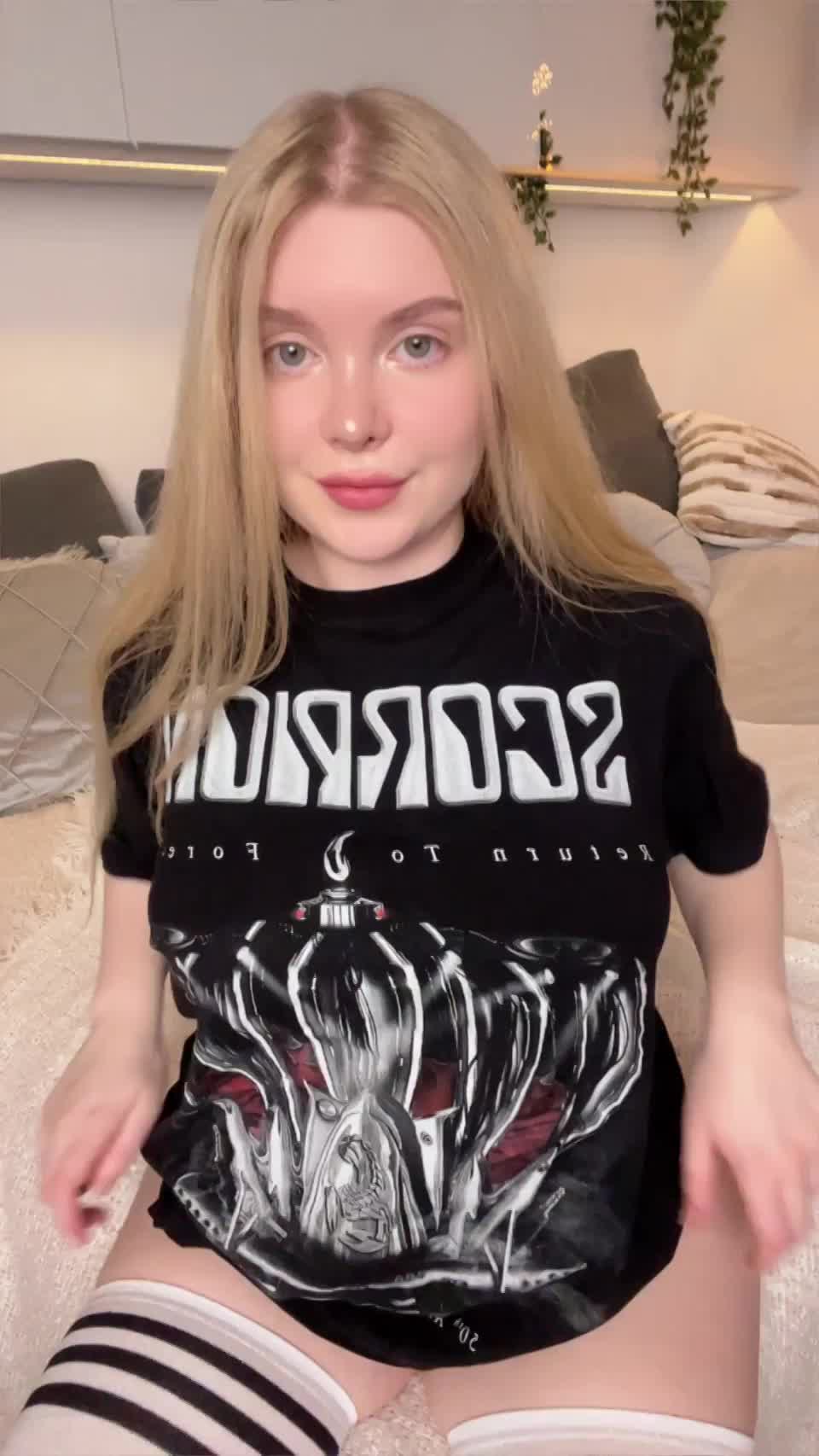 Imagine your cum dripping off my tits : video clip