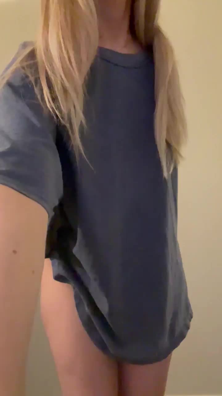 I know my boobs aren’t big but did my ass get your attention? : video clip