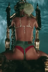 Rihannas amazing ass : video clip