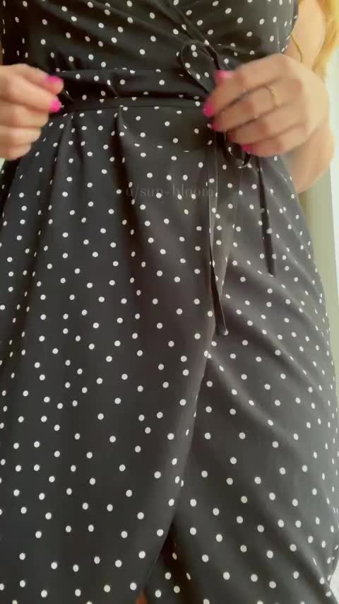 My pussy looks even better in a dress 💕 : video clip