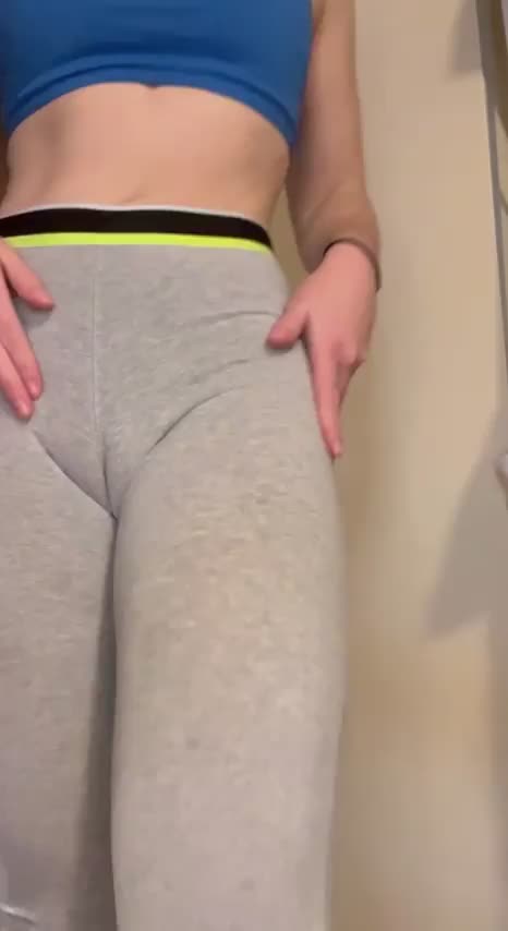 cameltoe from every angle 😇 : video clip