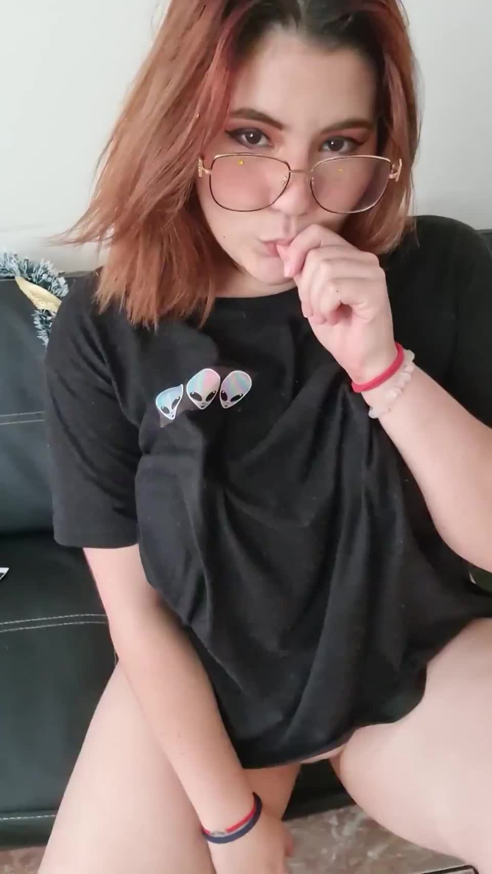 Do you like girls with glasses? OC : video clip