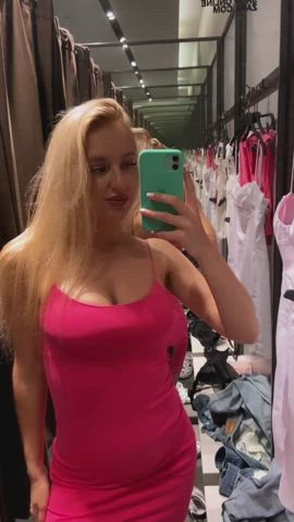 got horny while trying a new dress in the fashion store changing room : video clip