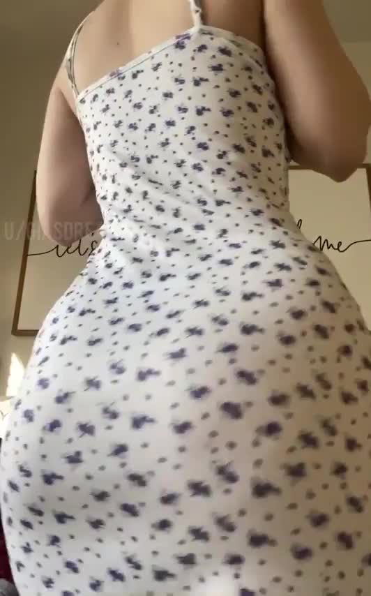 My ass might be too big for this dress : video clip