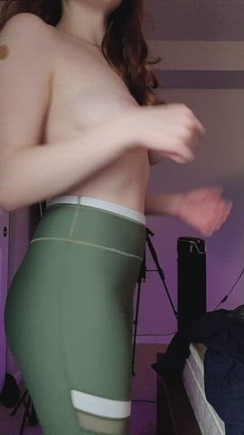 I feel like my leggings don't do my ass justice. Do you agree? : video clip