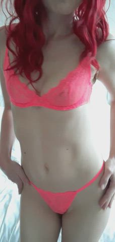 Who likes cute little redheads in pink : video clip
