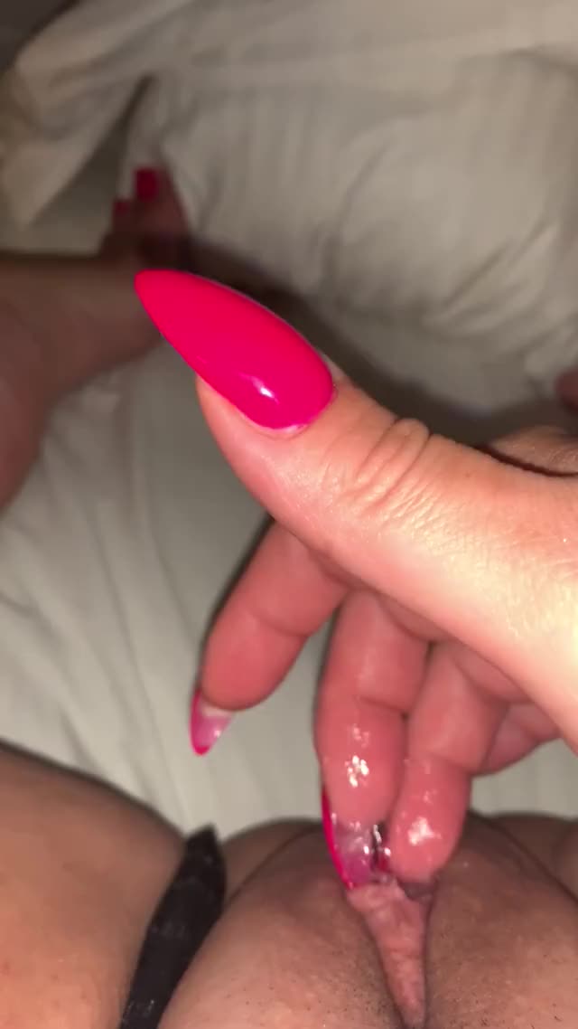 Don't know how I get so wet before cumming : video clip