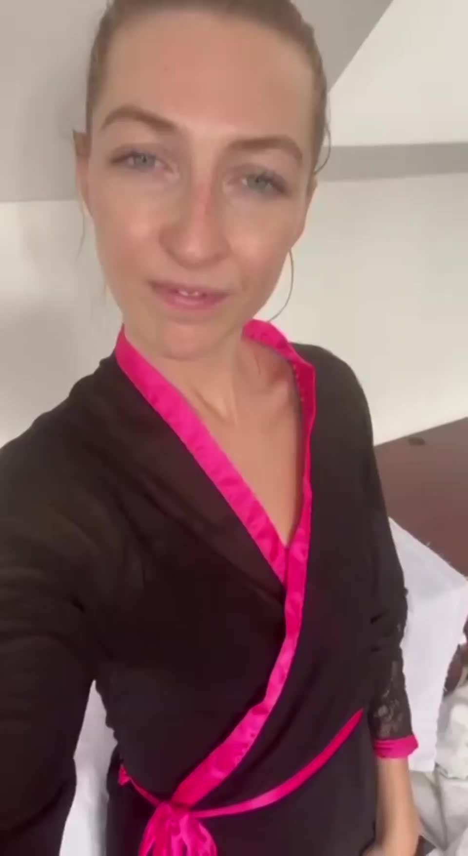 I don't know why my boss bought me this robe, but I like it!🥰 : video clip