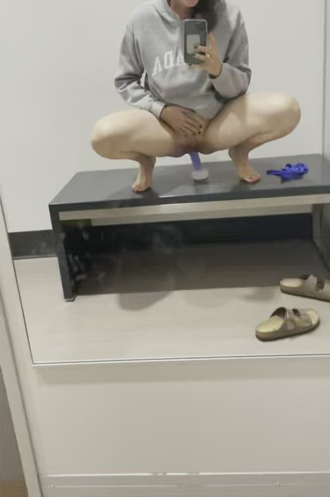 Had a little fun in the dressing room [GIF] : video clip