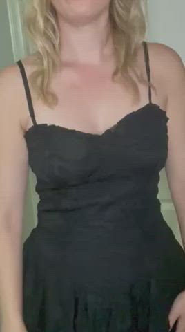 No bra was worn with this dress : video clip