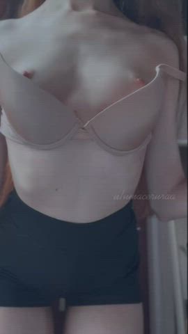 Taking my bra off so you can see my petite titties : video clip