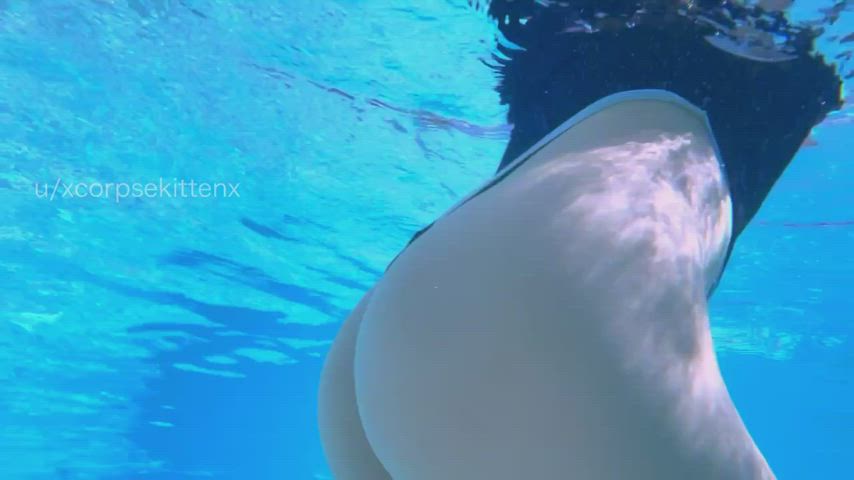 What happens underwater at the pool stays underwater [GIF] : video clip