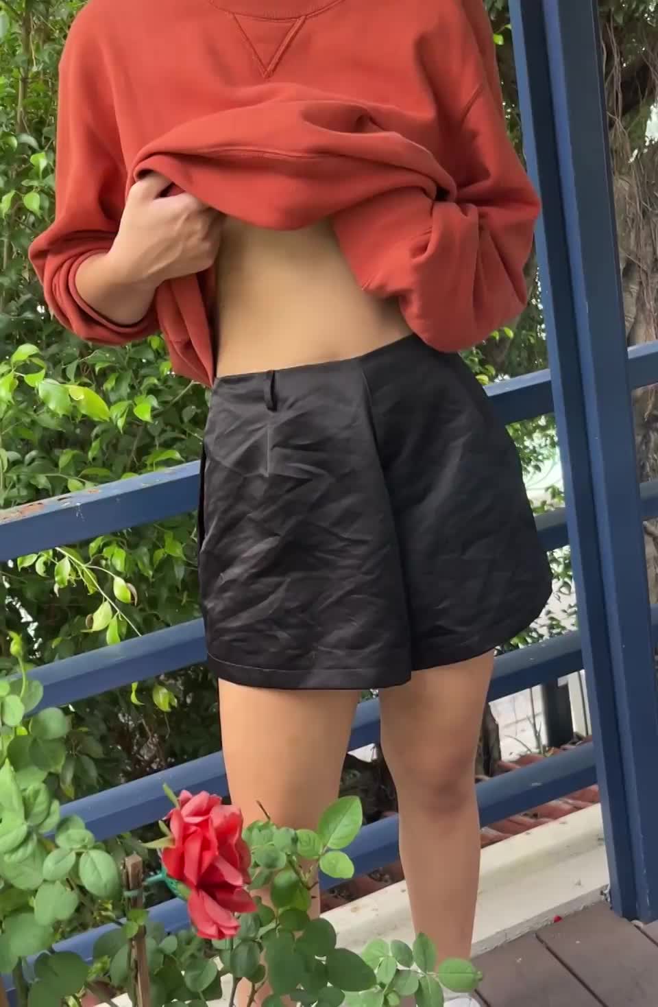Flashing at the cafe this morning! [GIF] : video clip