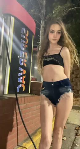 Wyd if you saw a girl like me at the gas station? : video clip
