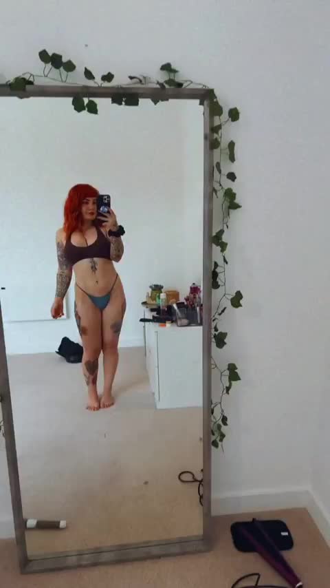 Showing off my body for you 😌 : video clip