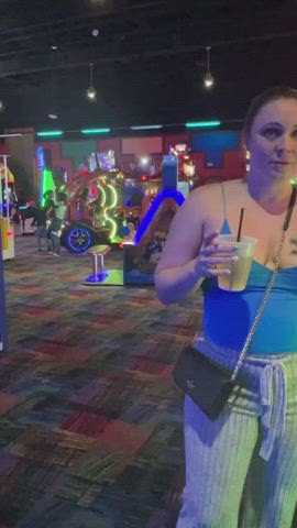 [GIF]Flashing my melons at the bowling alley arcade : video clip