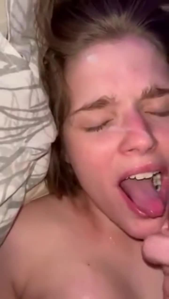 18 years old cute blonde Girl gets a huge cum load in her mouth : video clip