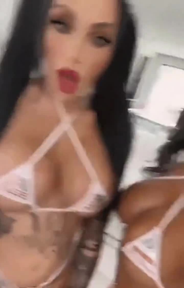 Bimbo twins : video clip