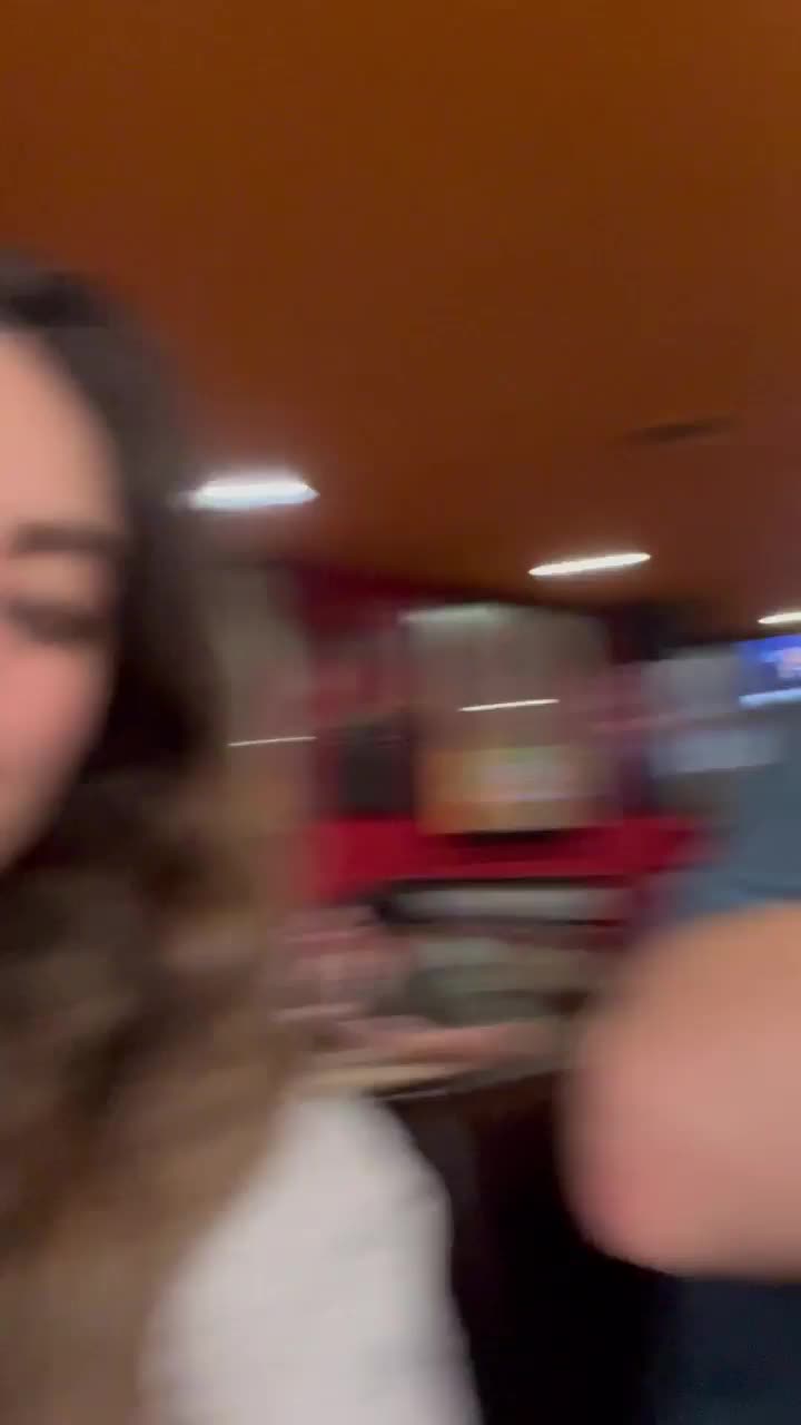 Showed my tits at the restaurant : video clip