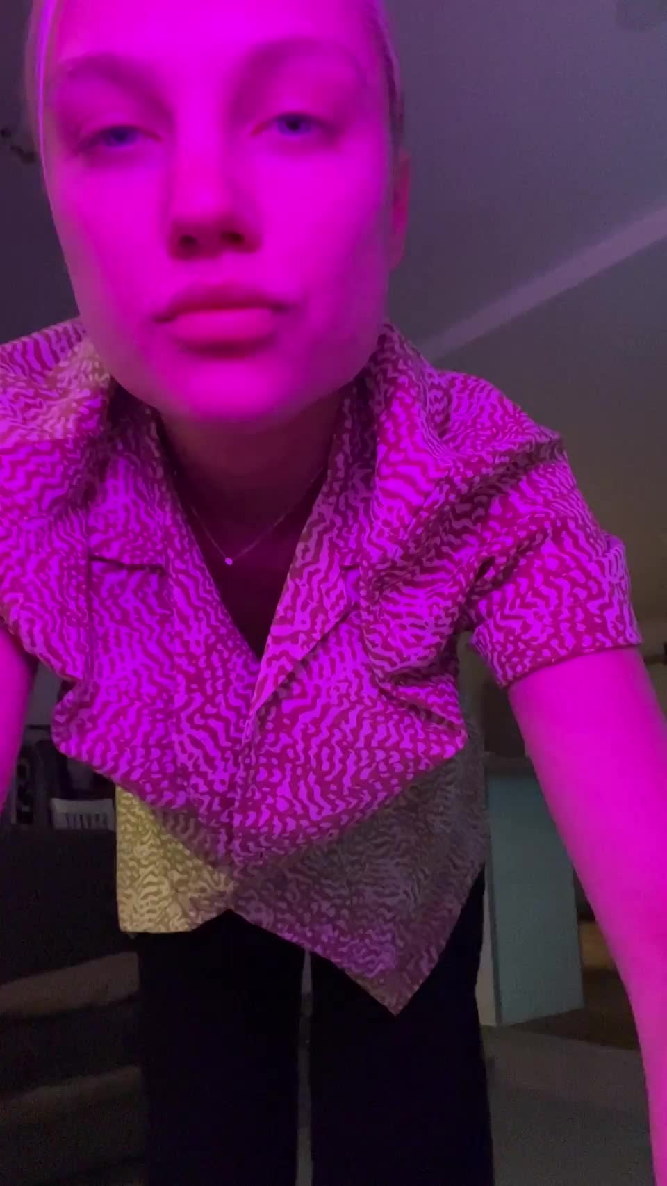 My little 4’11” body needs breeding at least twice a day : video clip
