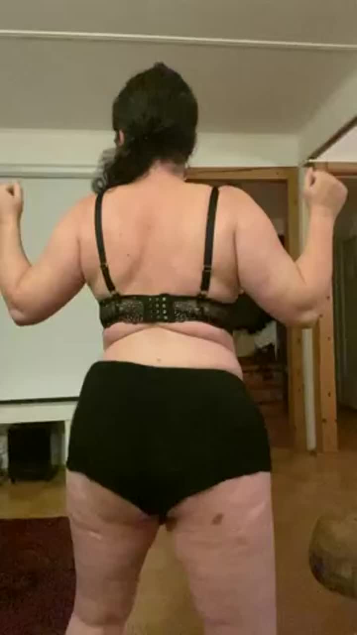I’ll let you cumm inside me if you eat me out before : video clip
