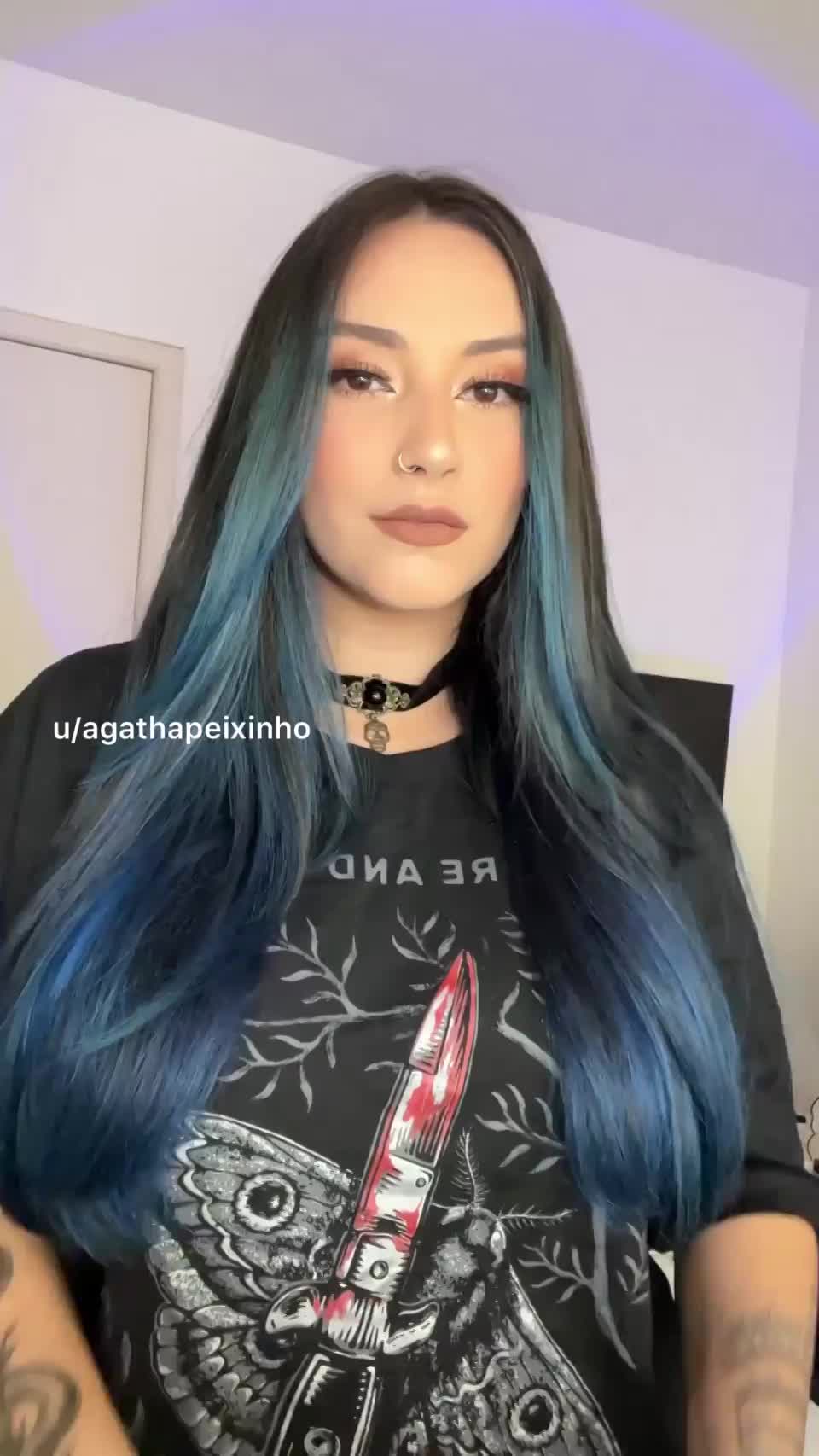 I heard that busty latinas make the best gf : video clip