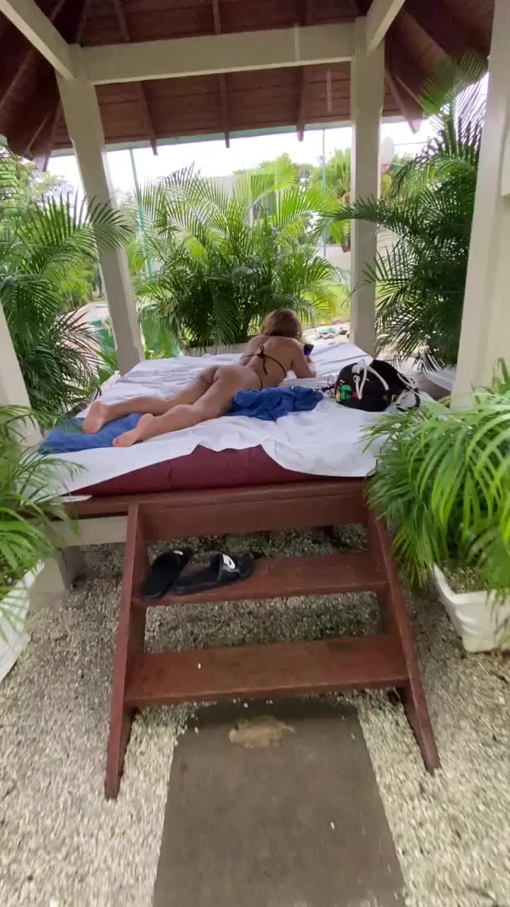 He had some free use fun with me in the middle of the resort while i was just trying to scroll! best vacation ever : video clip